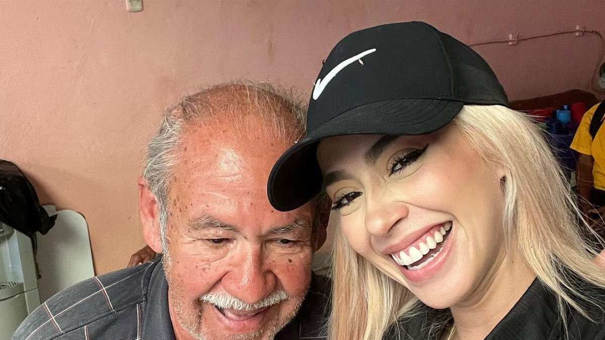 Elizabeth Cader en campaña.