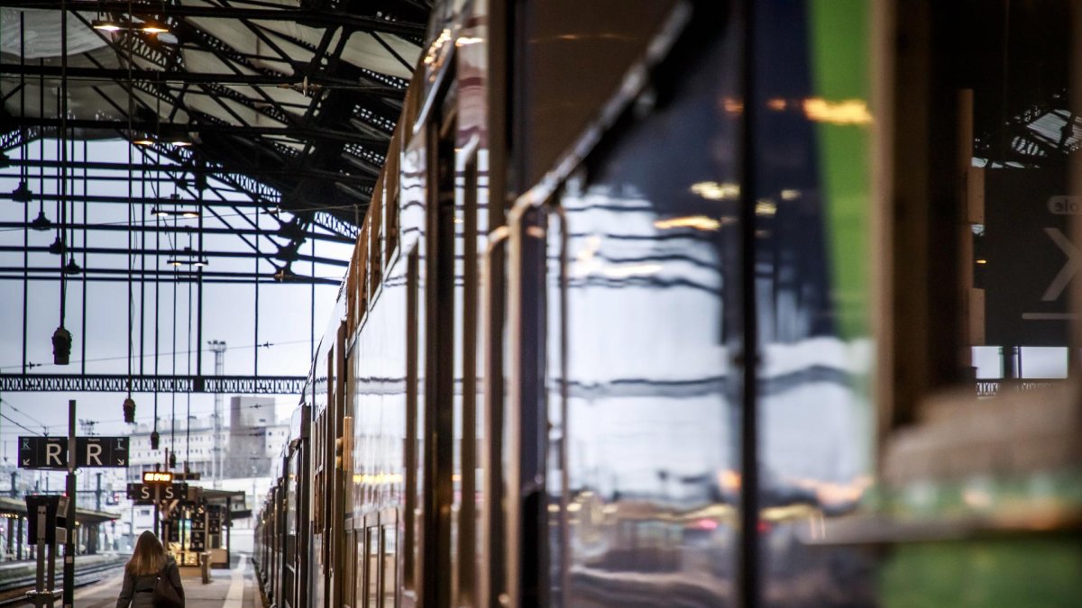 Imagen de archivo del andén en la estación de tren de París-Lyon en París (Francia).