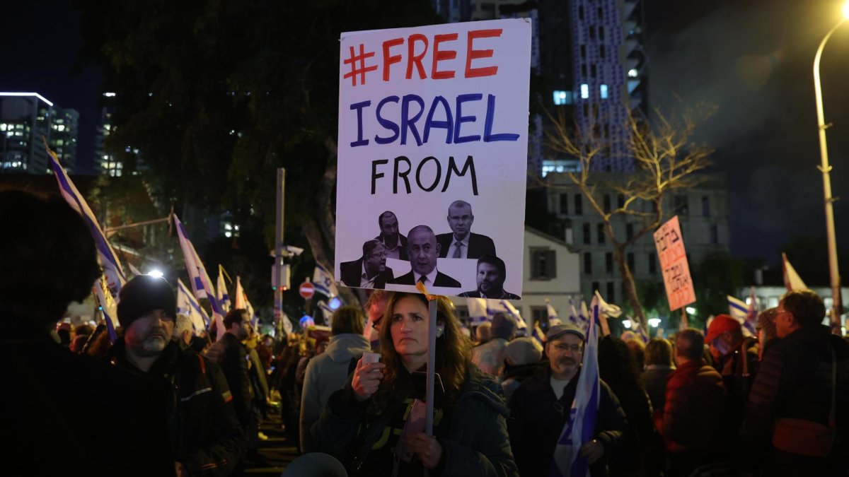 Protesta en Tel Aviv para pedir la liberación de los rehenes y contra el Gobierno de Benjamin Netanyahu.