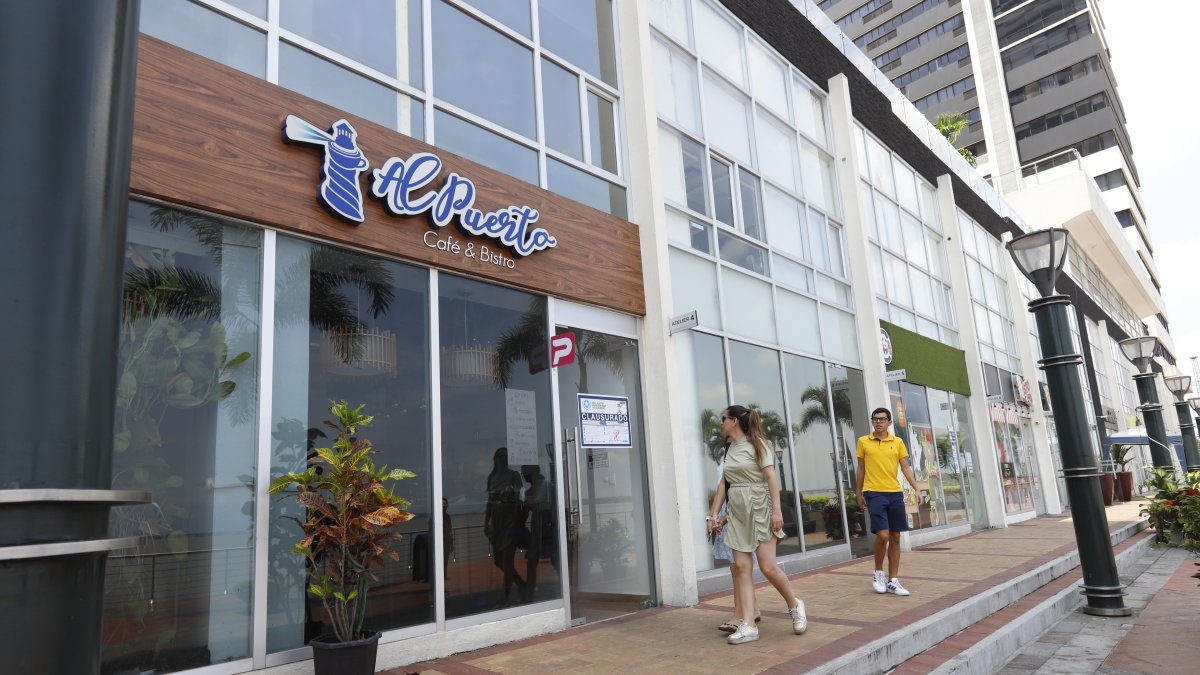 Hecho. Los clientes se sorprendían por encontrar los sitios clausurados.