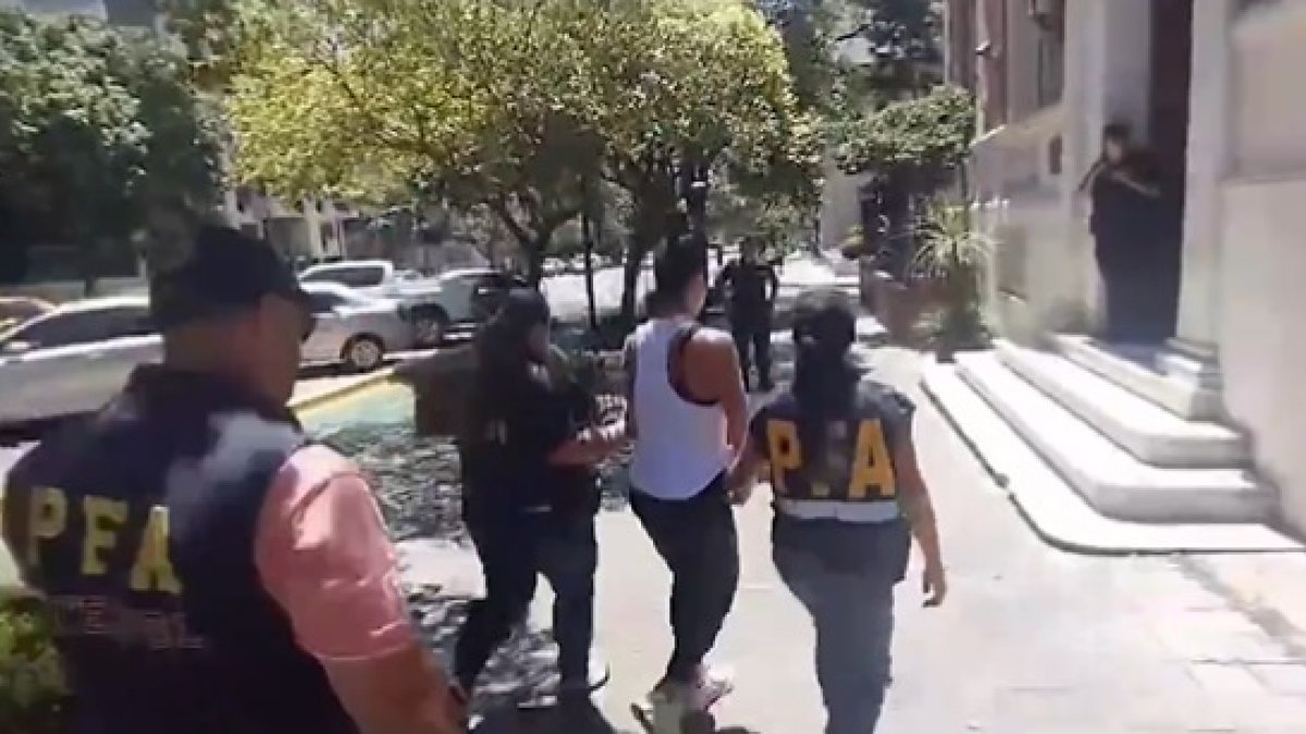 Una de las detenidas por la Policía Federal de Argentina.