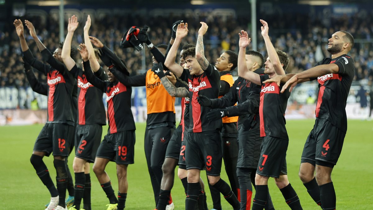 Bayer Leverkusen de Piero Hincapié continúa en la punta de la Bundesliga