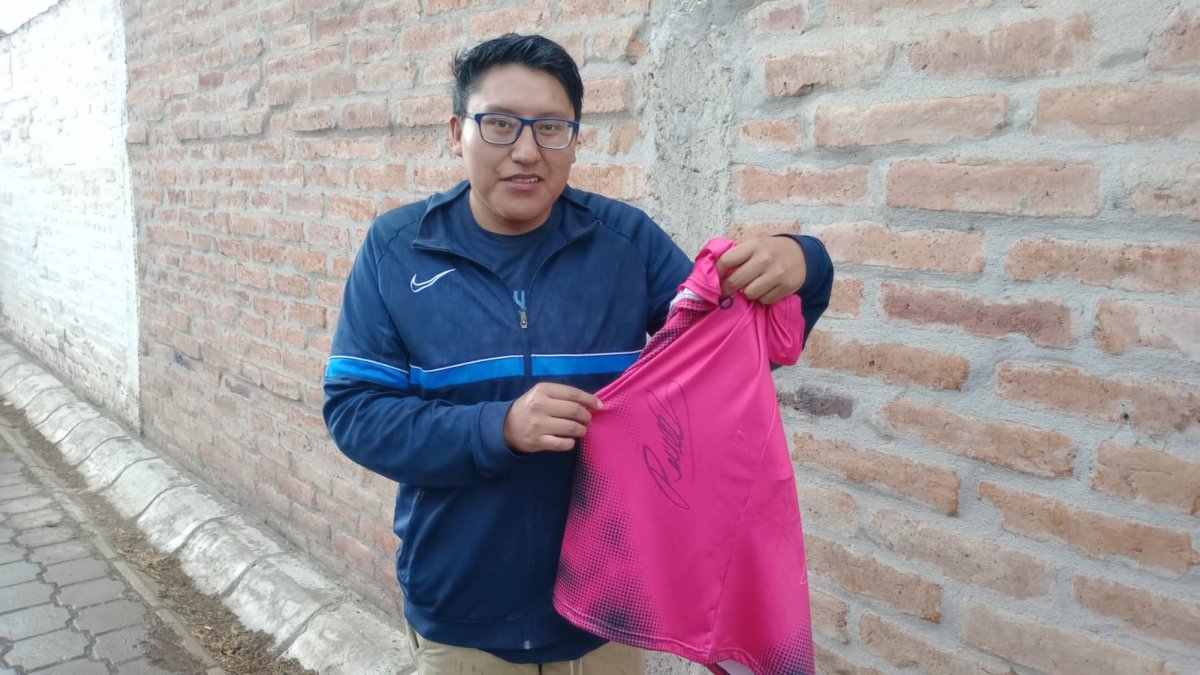 Luis Quishpe esperó casi tres horas por una firma y para conocer a Richie de cerca.