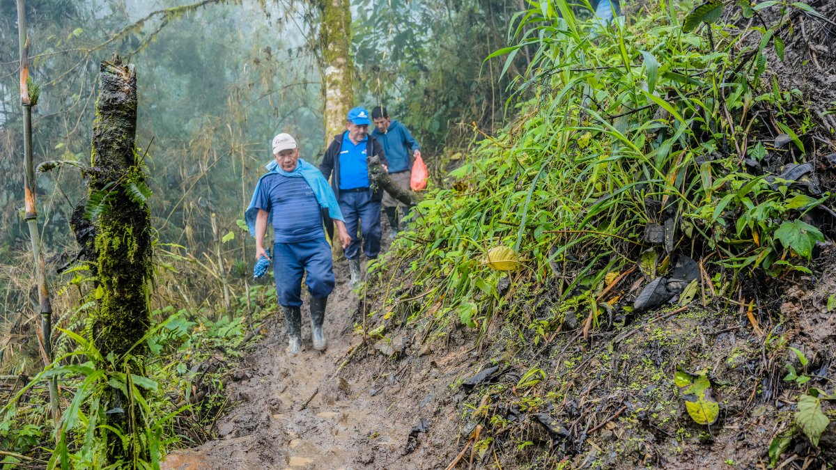 Las carreteras se encuentran en mal estado y buscan otras vías alternas