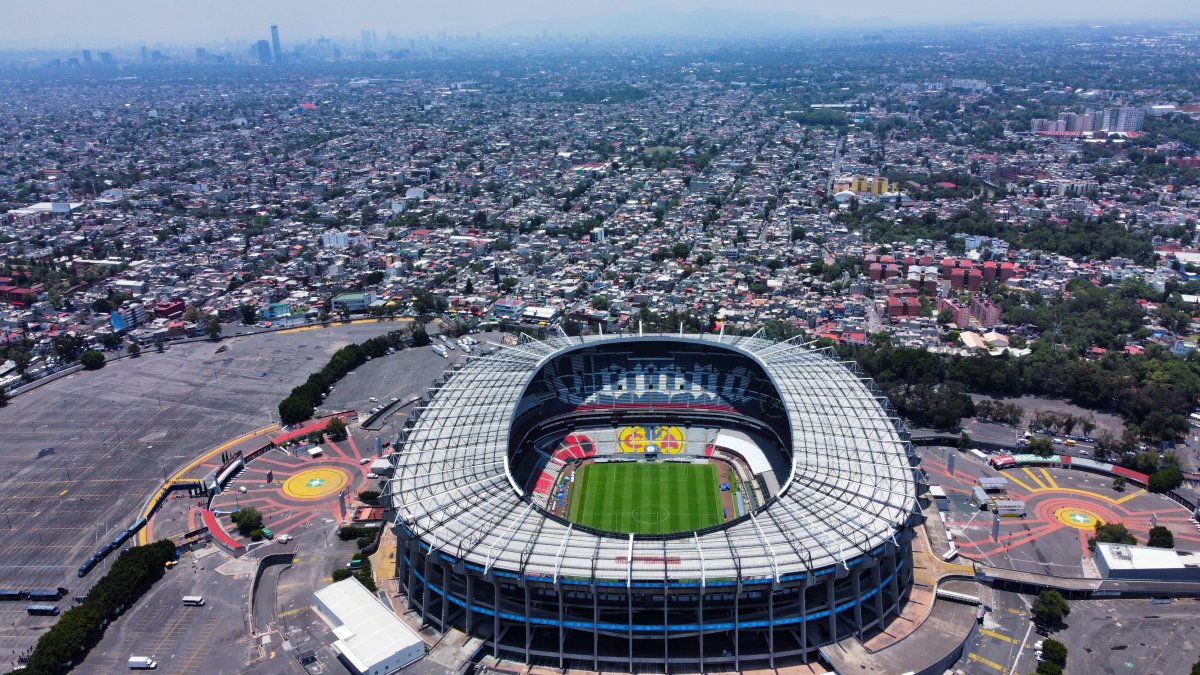 Fotografía de archivo aérea con un dron del estadio Azteca en la Ciudad de México (México).