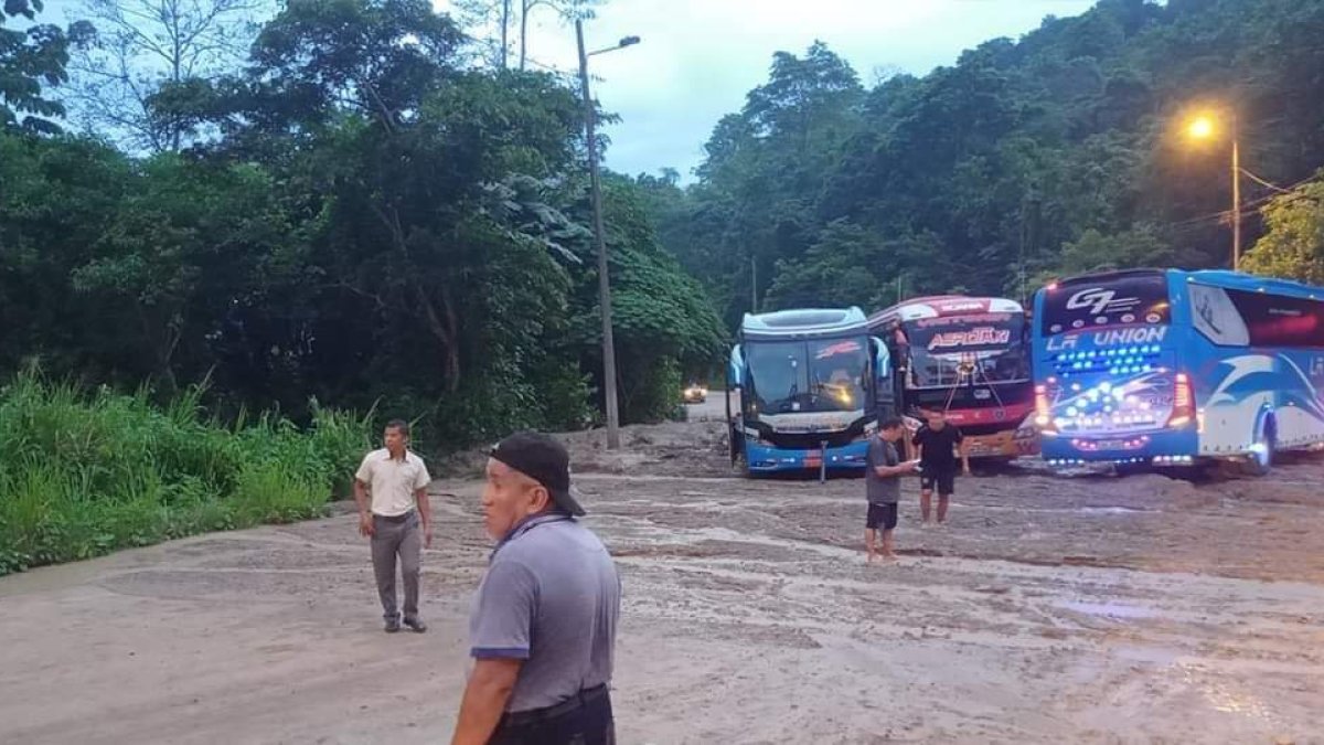 Varios buses también tuvieron inconvenientes para pasar