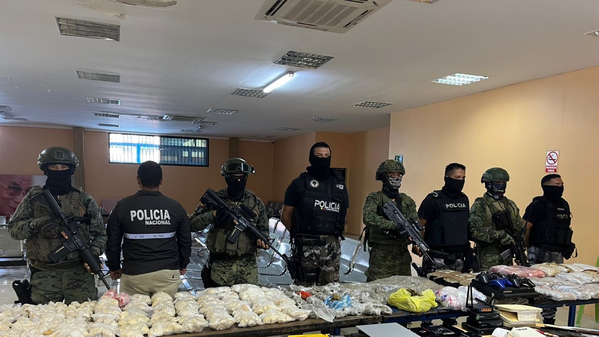 Durante la intervención la cárcel N°4 El Rodeo, en Manabí, se encontraron armas de fuego y hasta una impresora.
