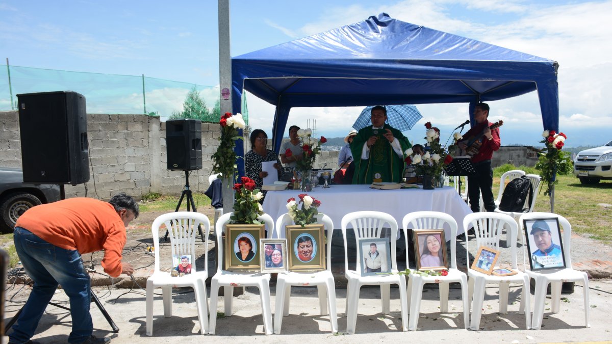 Familiares de las personas fallecidas en el aluvión del 2022 ofrecieron una misa para conmemorar los dos años de la tragedia que los enlutó.