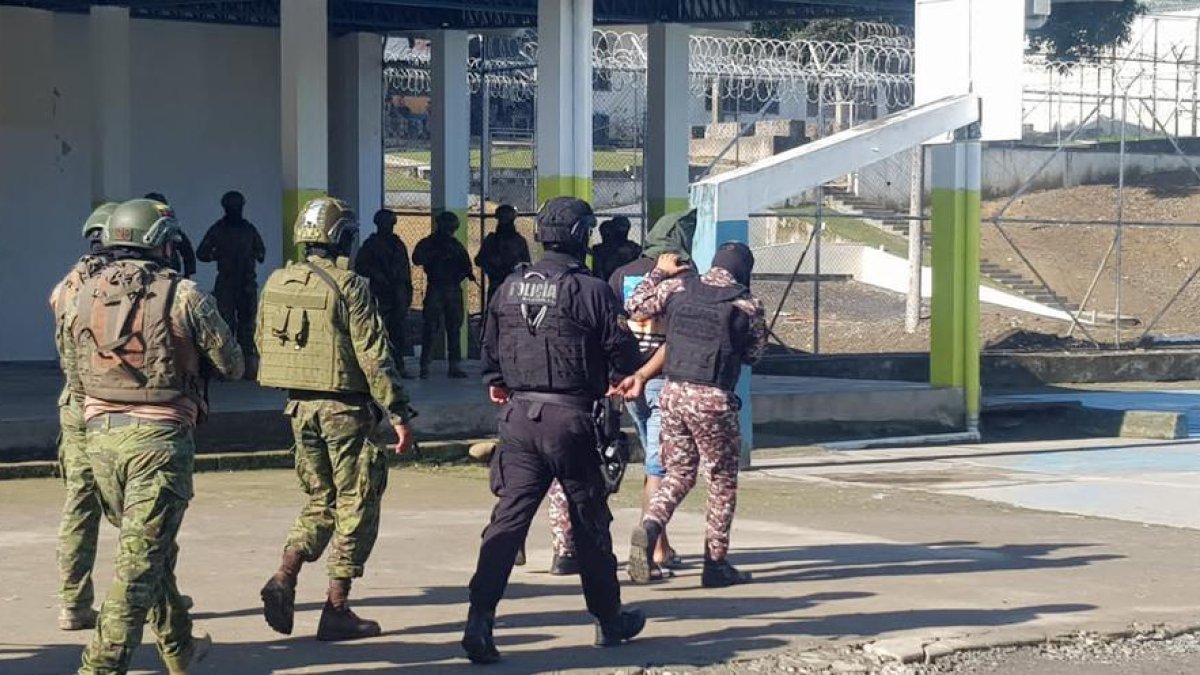 Protocolo. De acuerdo a la Policía Nacional se ha establecido que sí existen traslados a los centros de reclusión una vez que son detenidos.