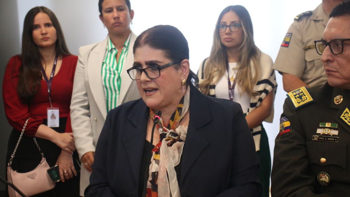 Ministra de Gobierno dice que desconocía sobre la intención de fuga de alias 'Fito'.