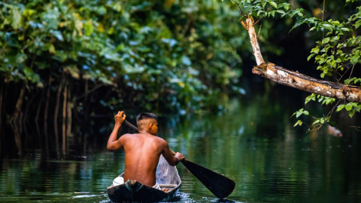 Extensa área de inestabilidad atmosférica asociada a lluvias y tormentas eléctricas se presenta en la zona central de la Amazonía.
