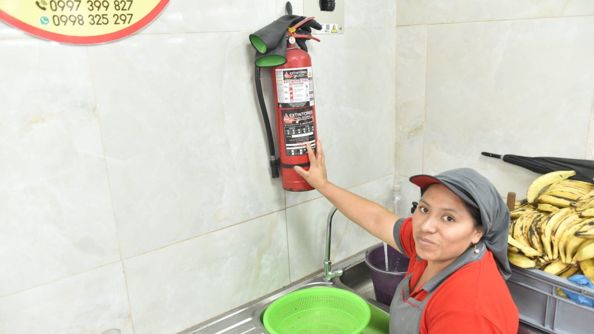 Prevención. Tras el incendio de 2022, se hizo un fuerte trabajo con los comerciantes en el uso de extintores y la creación de brigadas para emergencias.