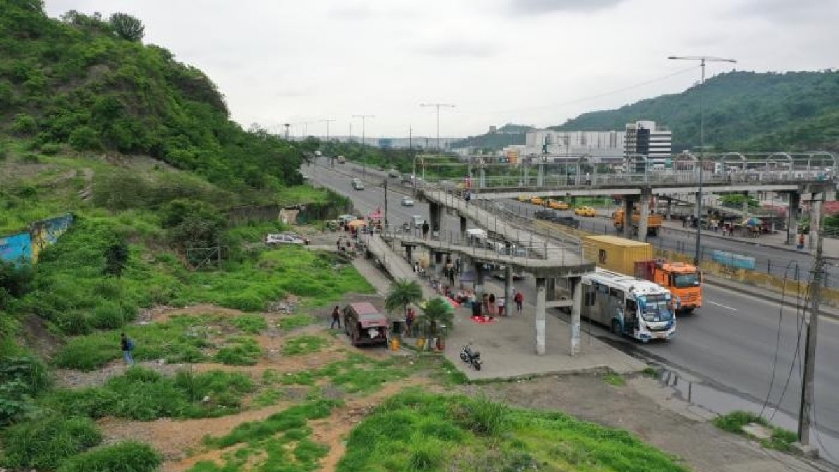 En el kilómetro 33 de la vía Perimetral se prevé la construcción de una terminal terrestre satélite.
