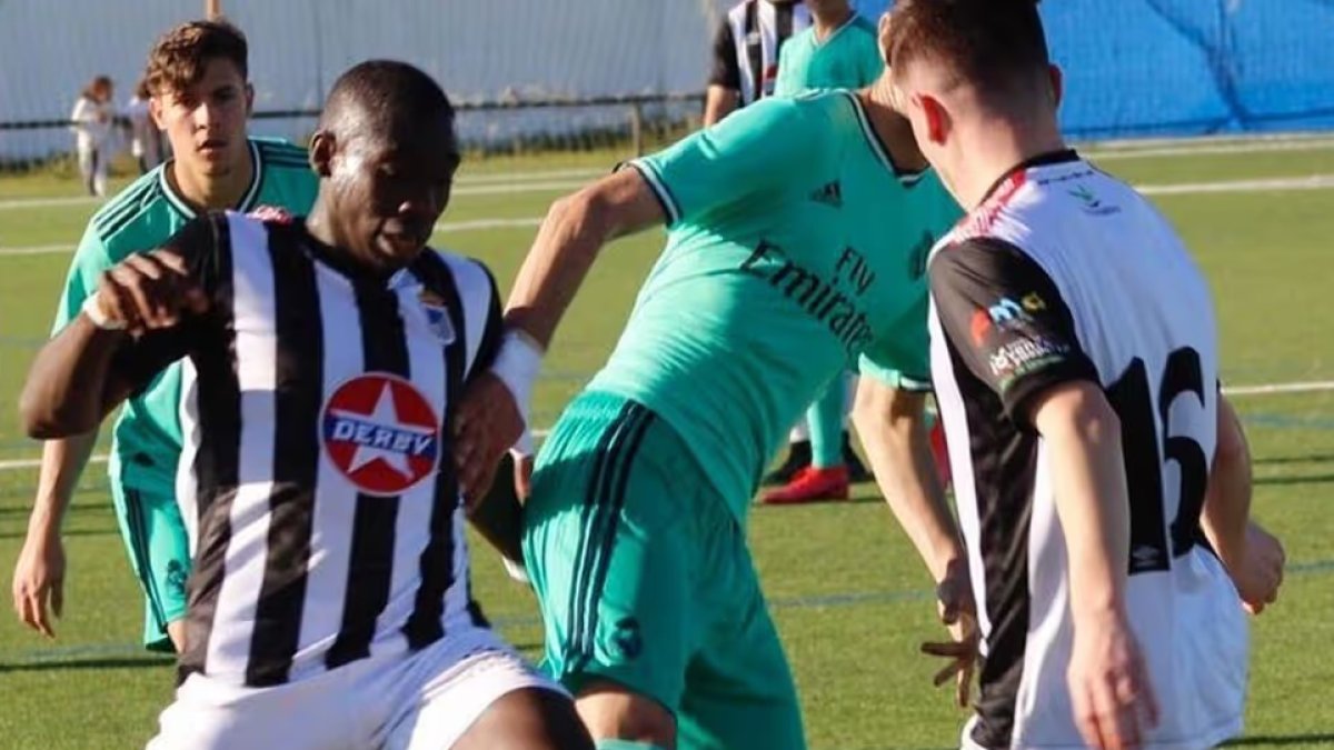 Fulton Medina ecuatoriano de 22 años actualmente en tercera de futbol español