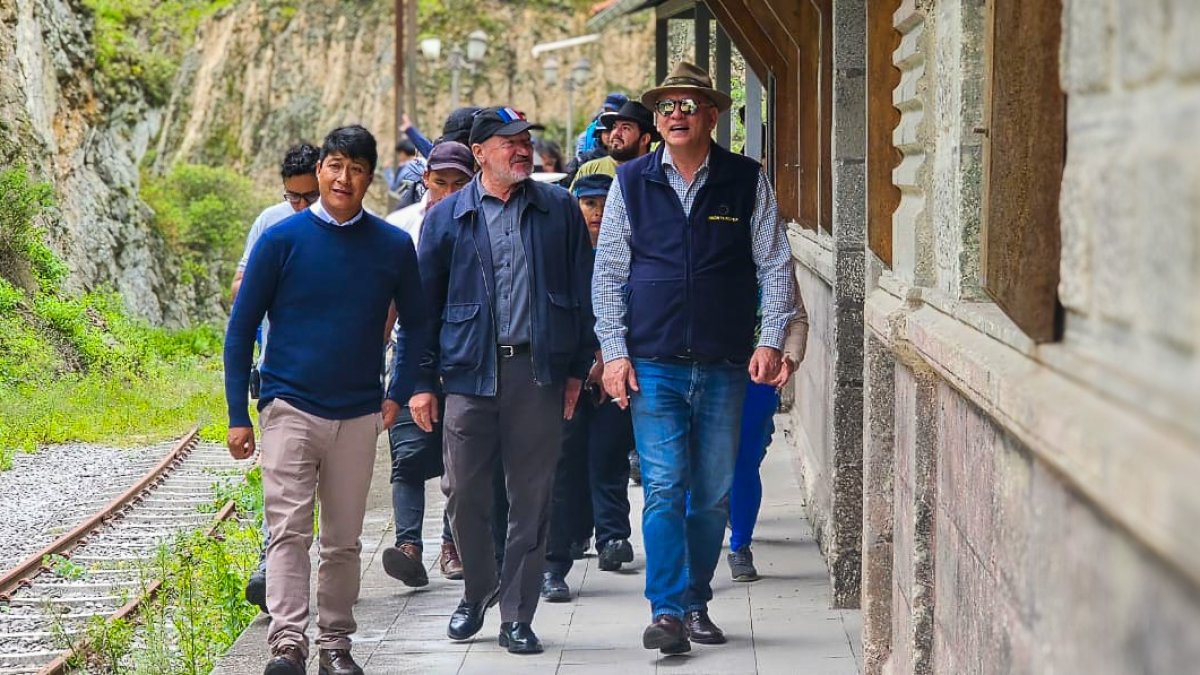 El embajador de la Unión Europea en Ecuador, Charles-Michel Geurts, durante un recorrido.