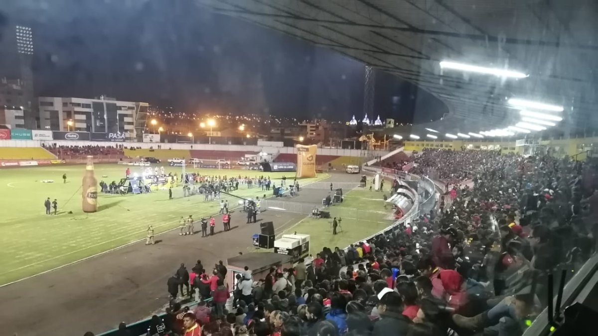 Estadio Serrano Aguilar, Cuenca, Ecuador