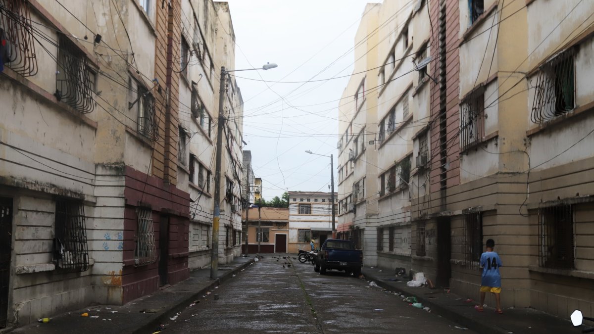 Sitio. Fueron quince allanamientos realizados en las casas colectivas.