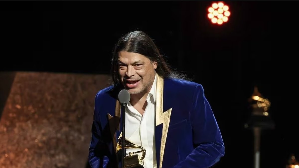 Solo el bajista de Metallica se hizo presente en la gala y fue quien retiro el premio. Para los demás integrantes ya no es prioridad.