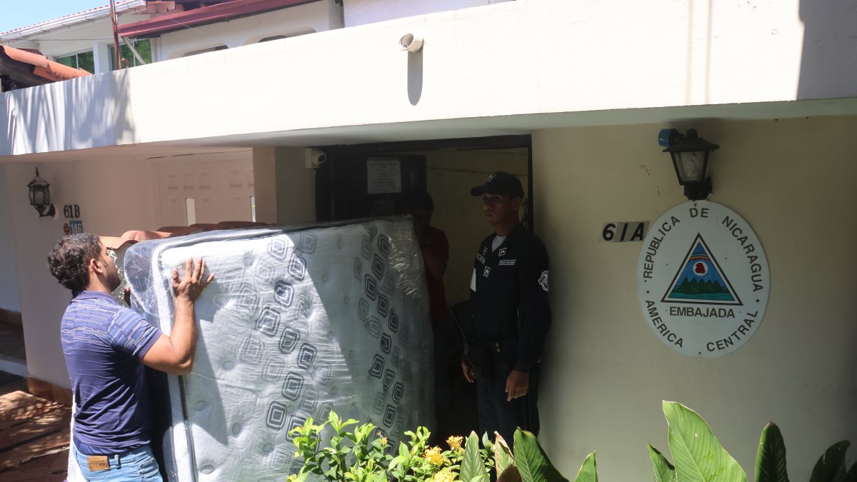 Martinelli arregla a su gusto la embajada de Nicaragua mientras Panamá discute el asilo