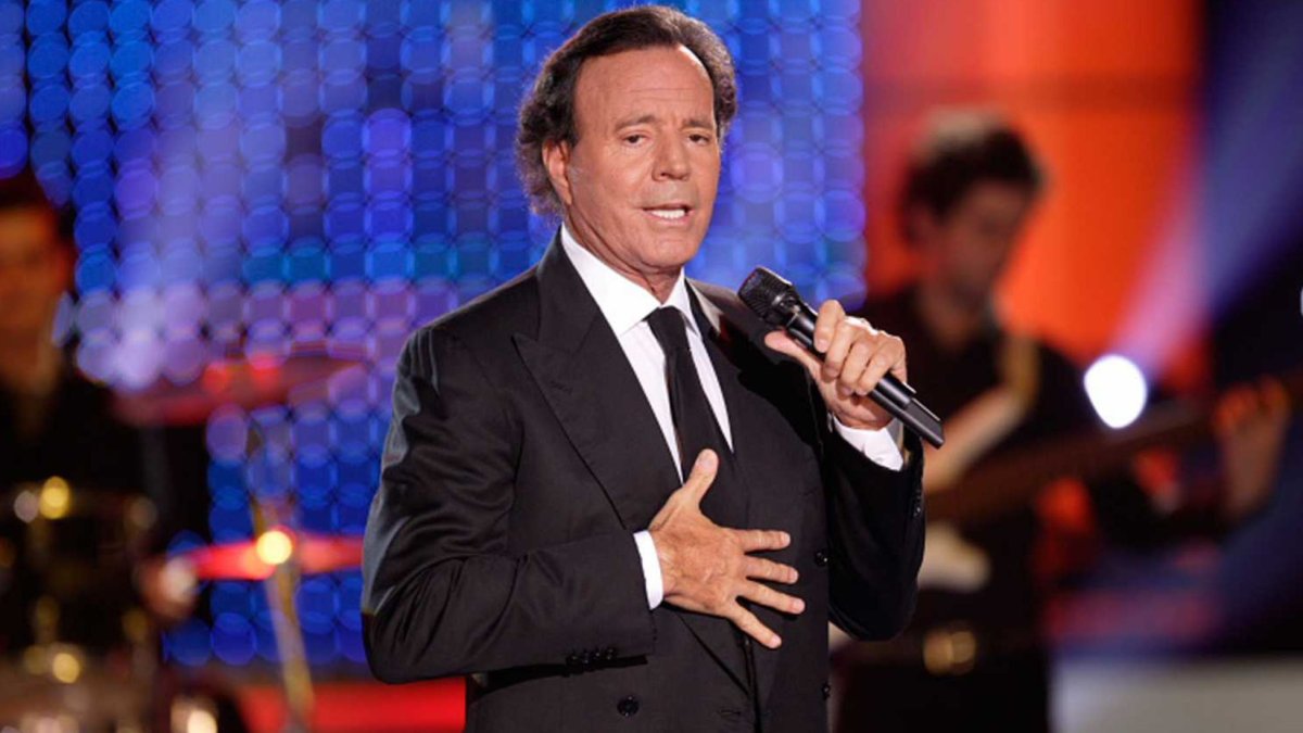 Julio Iglesias.