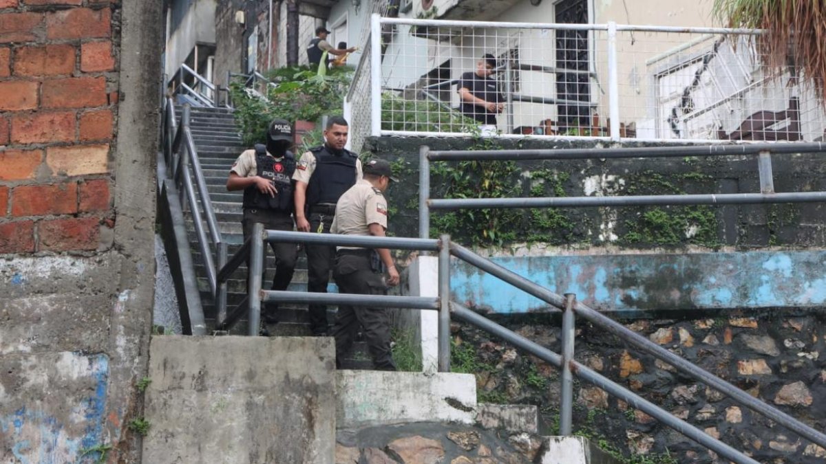Personal policial llegó la mañana de este 9 de enero al lugar.
