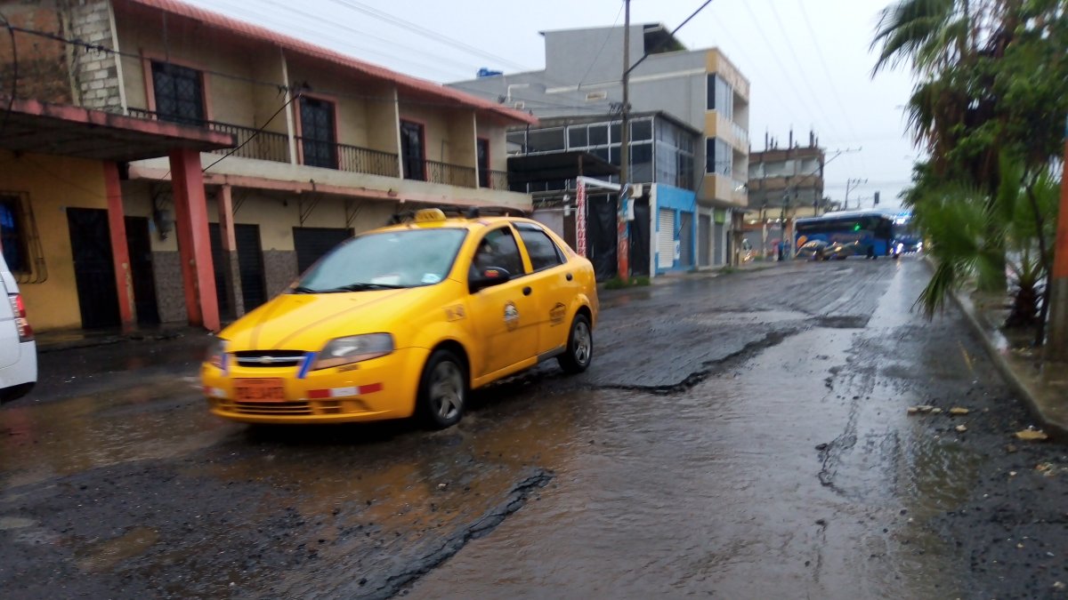 Las vías dañadas han quedado aún más afectadas por el invierno.