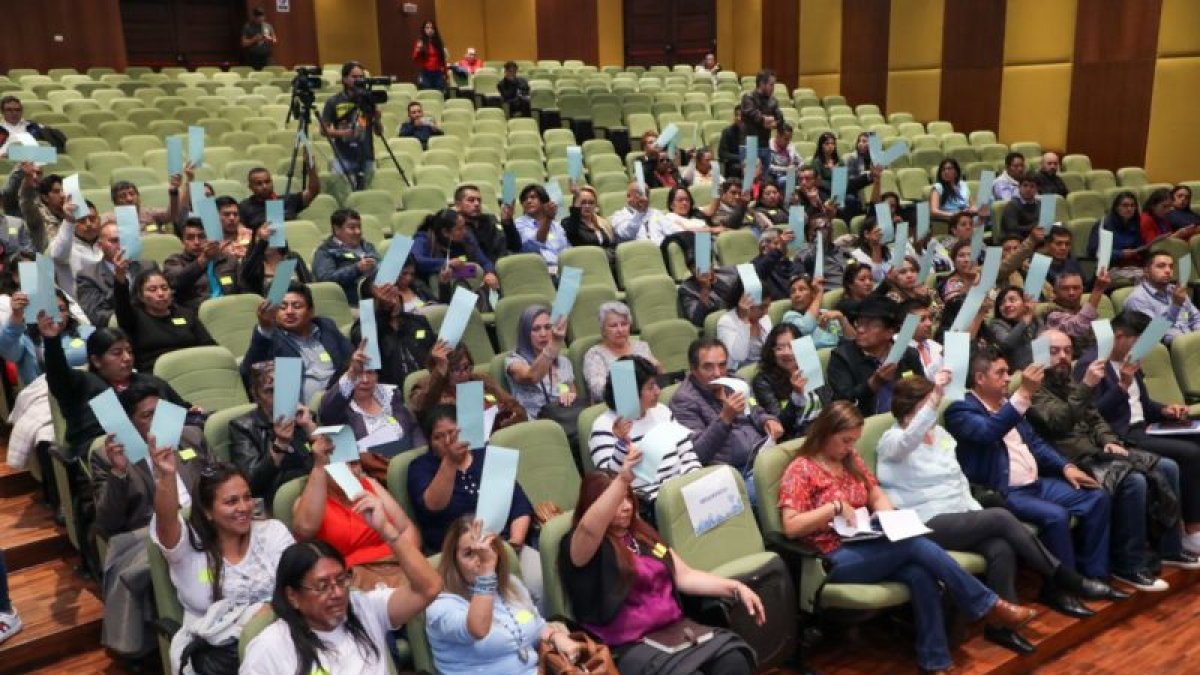 73 representantes de barrios, organizaciones, pueblos indígenas asistieron a la Asamblea de Quito.