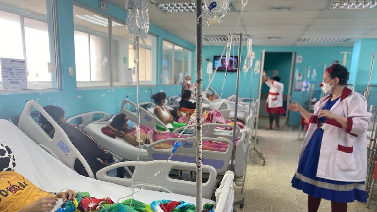 Se preparó para clown de hopitales para servir a los demás a trevés de su pasión.