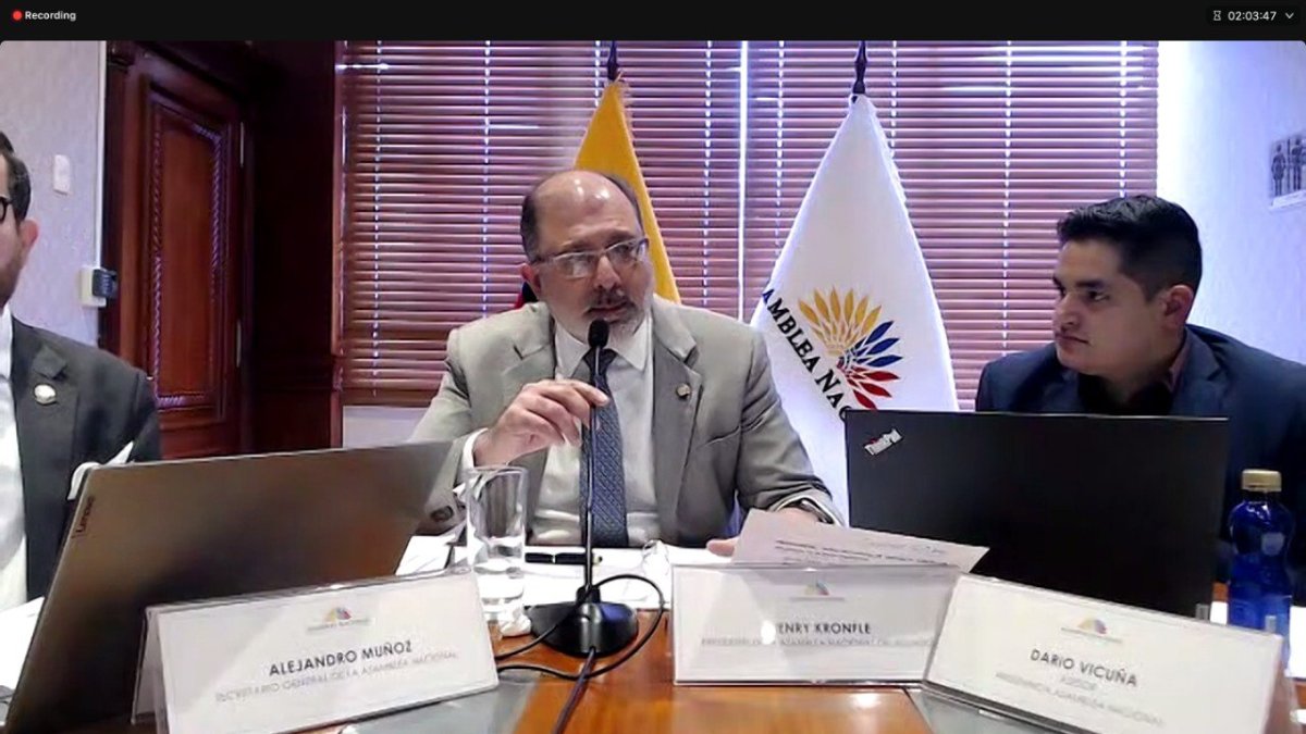 Henry Kronfle clausuró la sesión del Pleno tras la reconsideración de las votaciones de dos mociones fallidas.