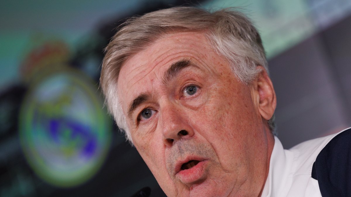 El entrenador del Real Madrid, Carlo Ancelotti, da una rueda de prensa tras el entrenamiento del viernes 9 de febrero.
