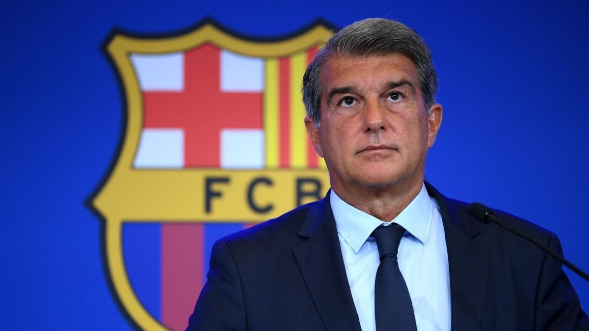 Joan Laporta, presidente del Futbol Club Barcelona, habla sobre la situación de Messi después de su salida de Barcelona.