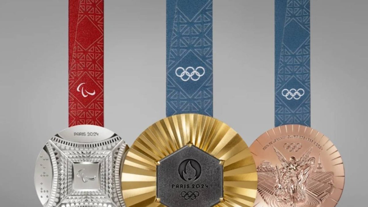 Las preseas tienen incrustado un fragmento de acero de la Torre Eiffel para cumplir con los objetivos dela organización.