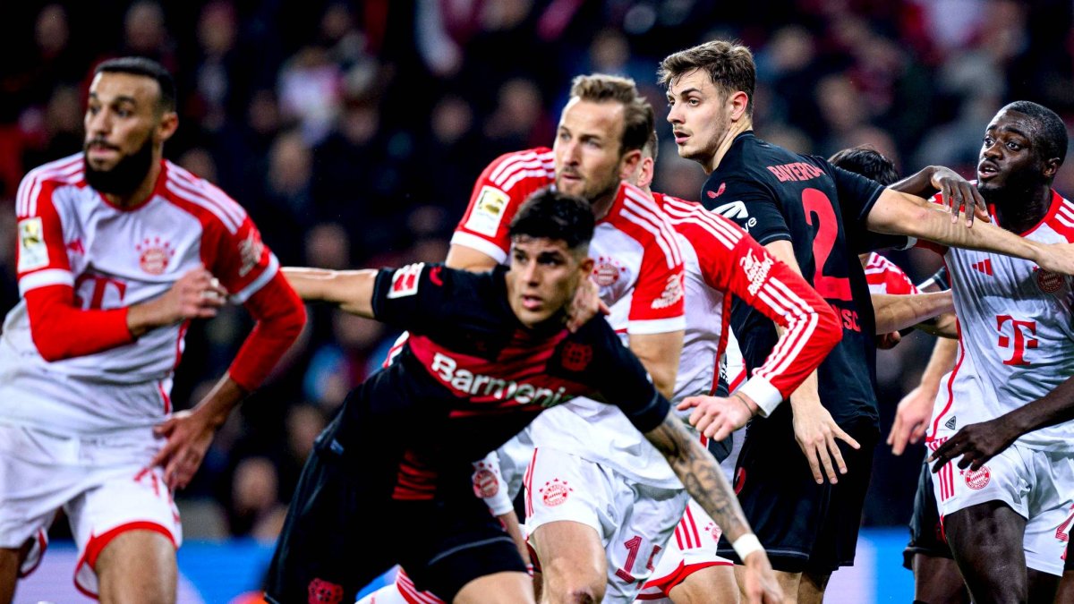 El tricolor Piero Hincapié (c) estuvo sólido en la defensa del Leverkusen ante el Bayern Múnich.