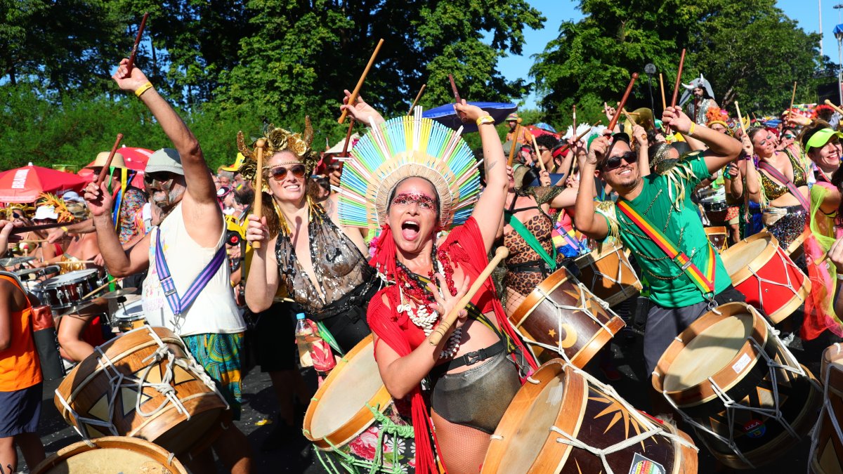 Festival.  El sambódromo de Río de Janeiro, la pasarela que cada año se viste de música, magia y color con los majestuosos desfiles del carnaval.