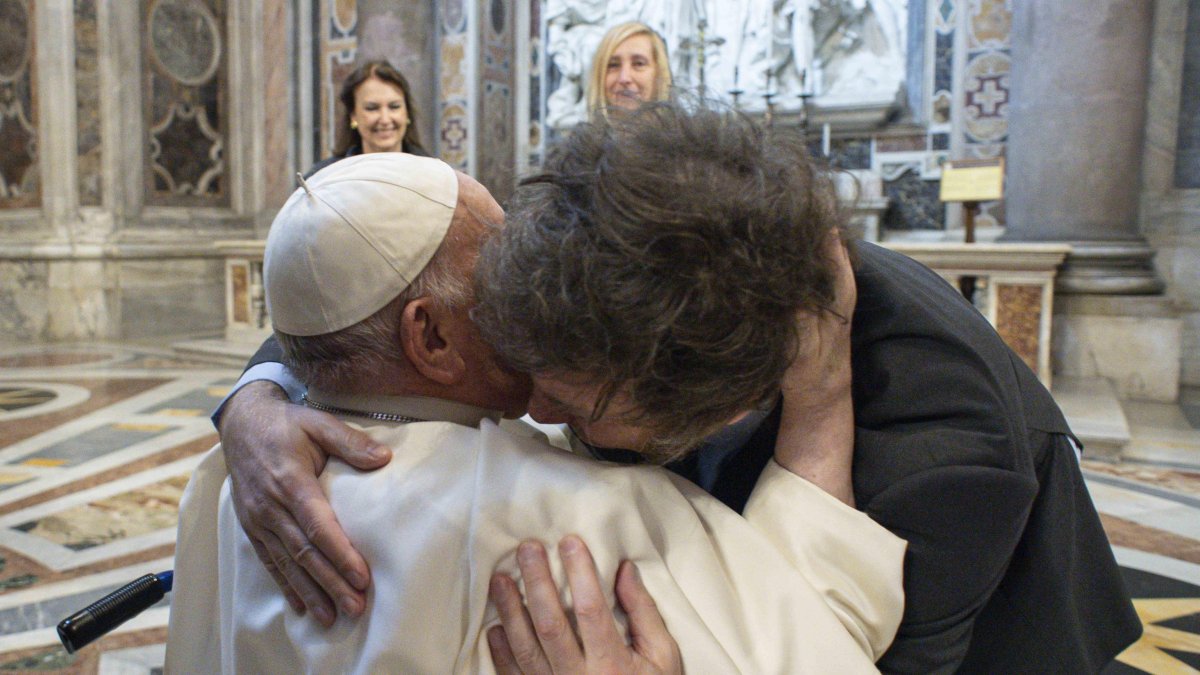 Cita. El papa Francisco junto al presidente de Argentina, Javier Milei.