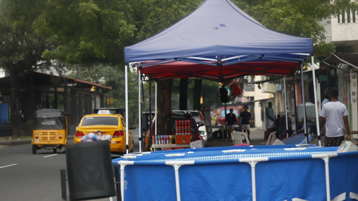 Escenarios. En diferentes aceras y calles se colocan las piscinas.