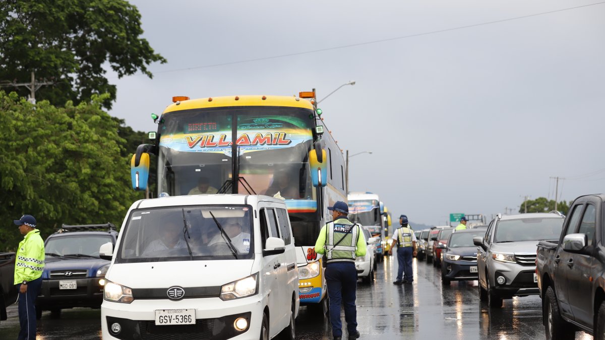 La vía a la costa concentró una alta demanda vehicular.