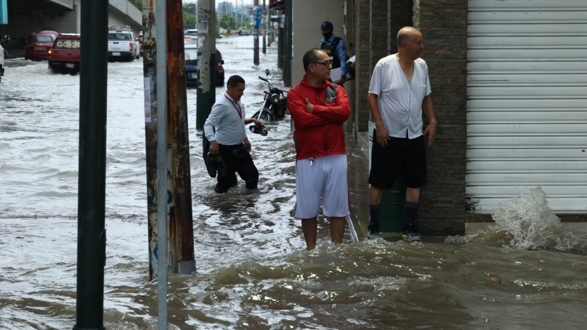 Guayaquil. Se presentaron inundaciones por las lluvias intensas.