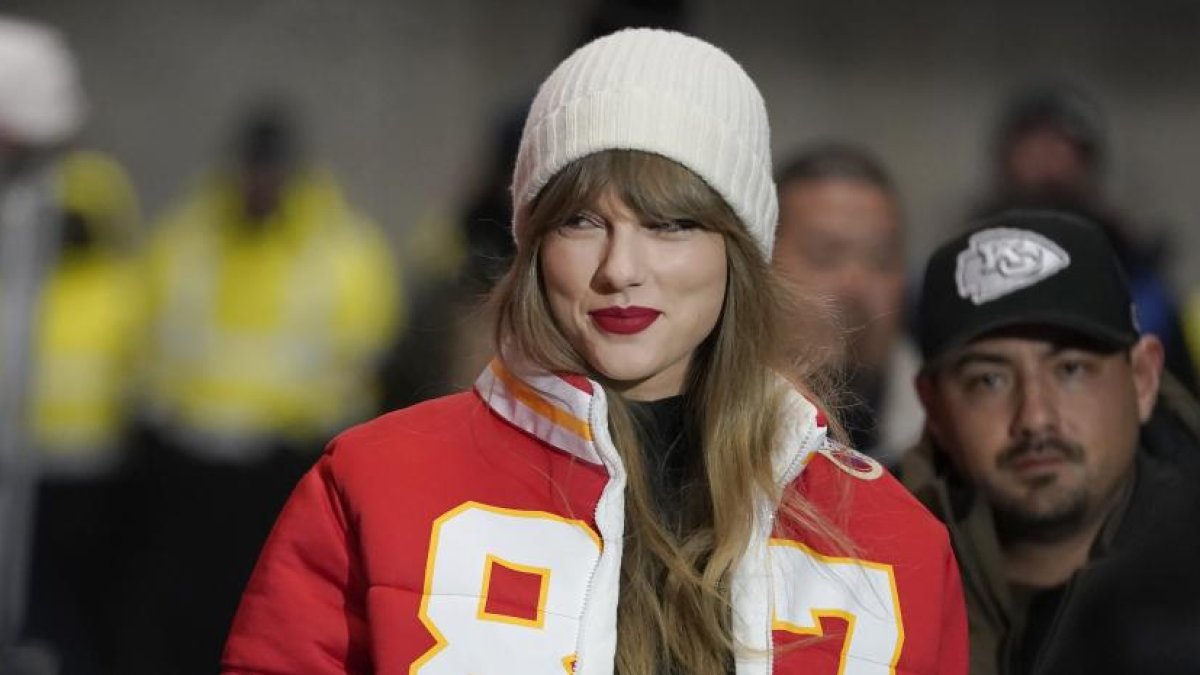 Imagen de la cantante en uno de los anteriores eventos deportivos de los Chiefs Kansas City.