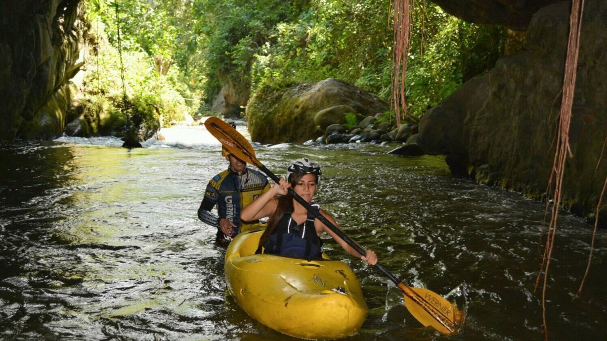 Recorrido. Chillayacu cuenta con cavernas naturales a lo largo del río.