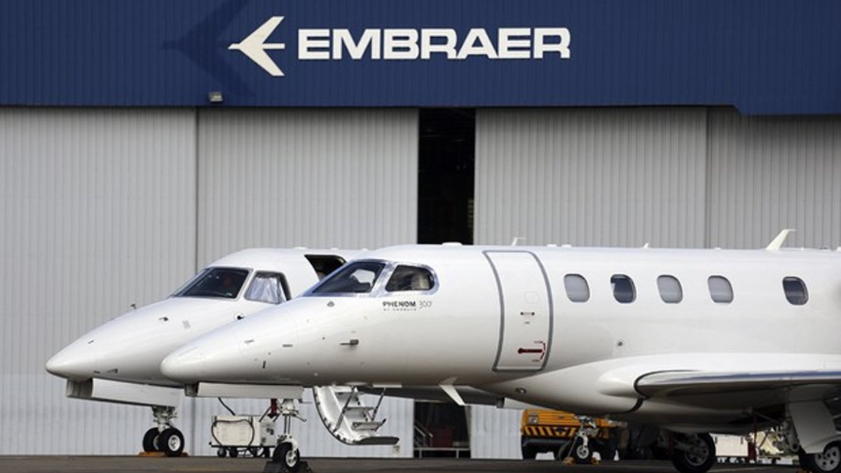 Empresa.- Naves de la industria Embraer.
