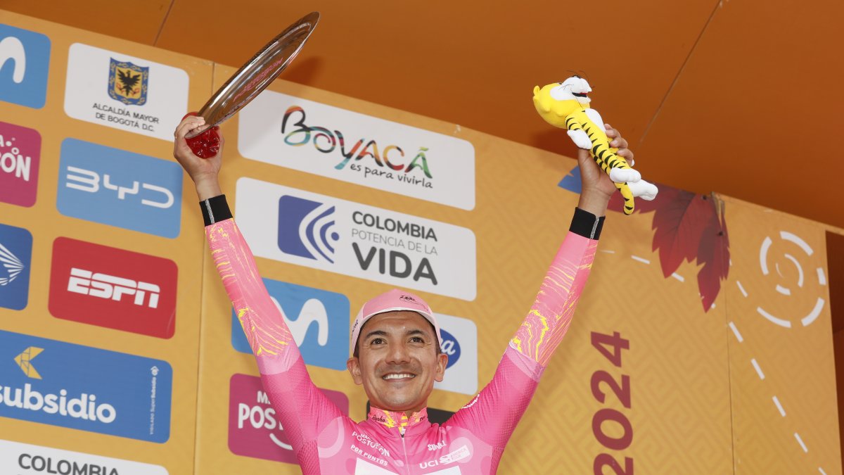 Richard Carapaz se coronó rey de la montaña y vicecampeón del Tour Colombia.