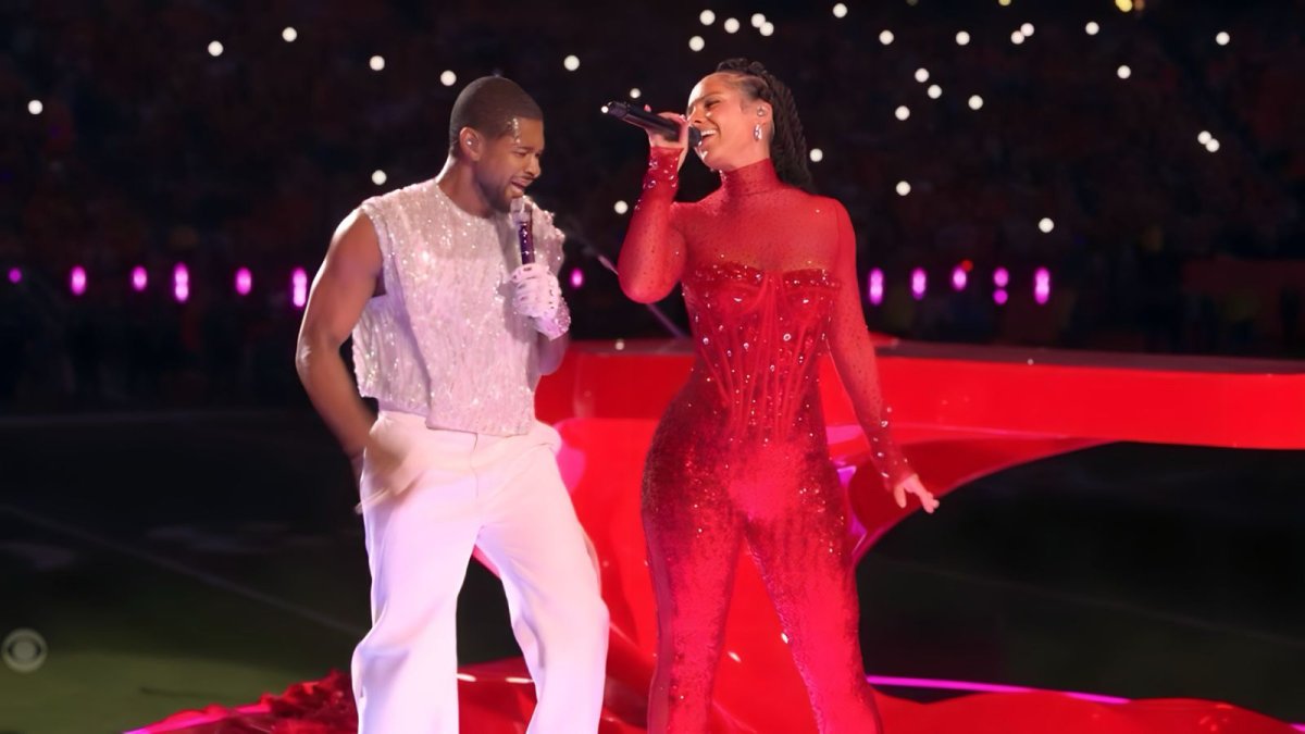 Usher junto a Alicia Keys interpretando 'My Boo'.