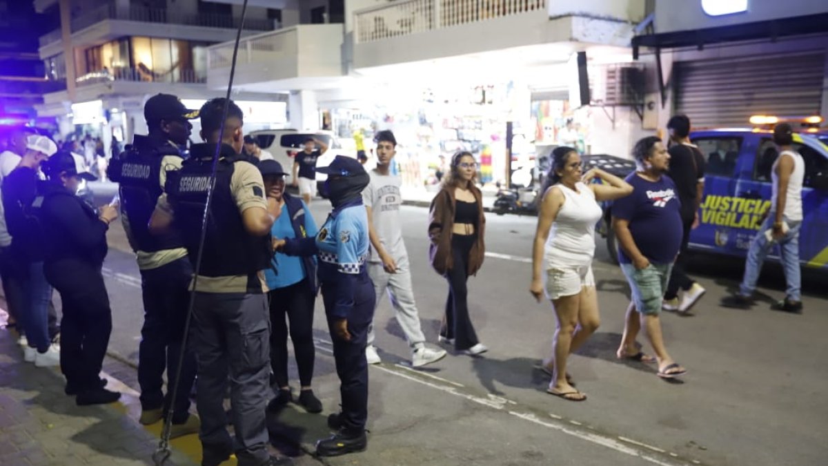 Hay presencia de personal de seguridad en el balneario.