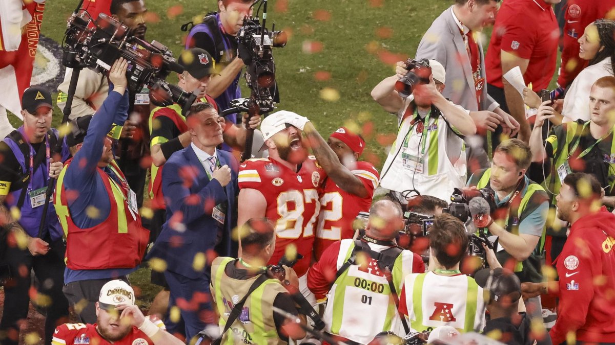 Jugadores del Kansas City Chiefs celebrando el campeonato.