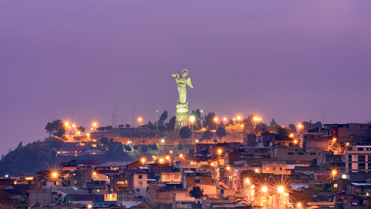 Quito, al igual que otras ciudades del país, aún tiene vigente el toque de queda.