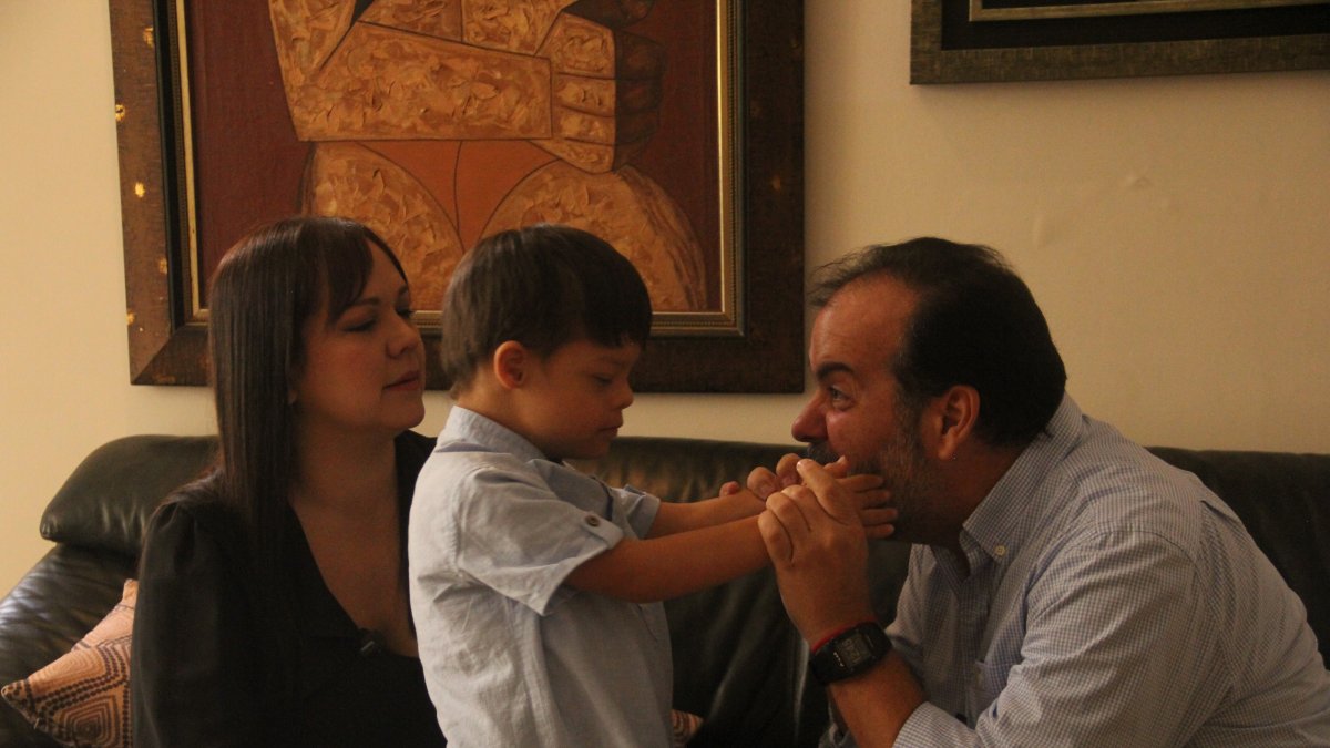 Francisco Briz y Catherine Cabrera son los papitos de José María.