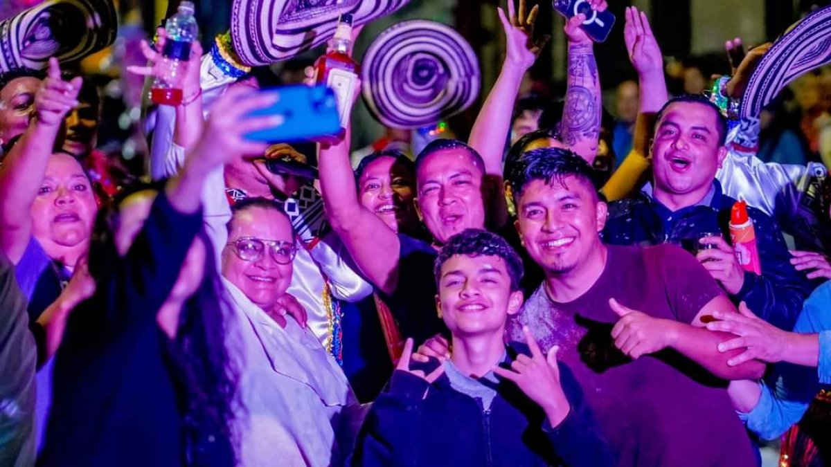 Turistas disfrutaron de los desfiles, carros alegóricos, conciertos de artistas nacionales y extranjeros