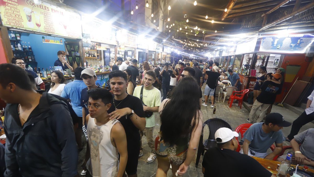 Quienes viajaron a Montañita disfrutaron el carnaval sin restricciones, pues incluso usaron espuma.