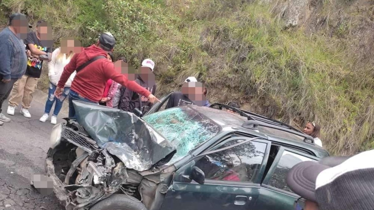 Personas quedaron atrapadas entre los fierros retorcidos